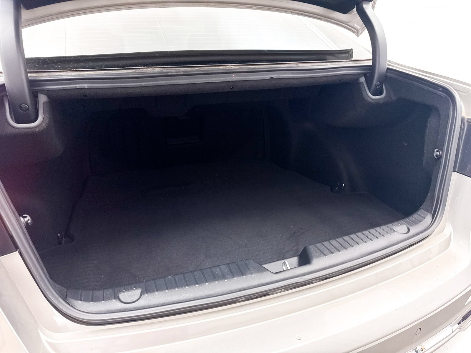 Used 2014 Kia Cadenza Premium w/ Luxury Package FWD image 27