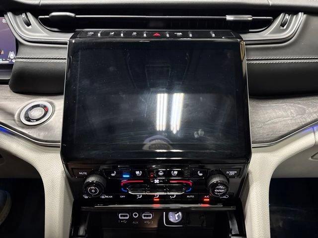 Used 2023 Jeep Grand Cherokee L Overland w/ Advanced Protech Group III AWD/4WD image 9