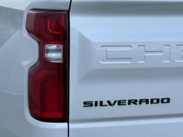 Used 2023 Chevrolet Silverado 1500 High Country w/ Technology Package AWD/4WD image 6
