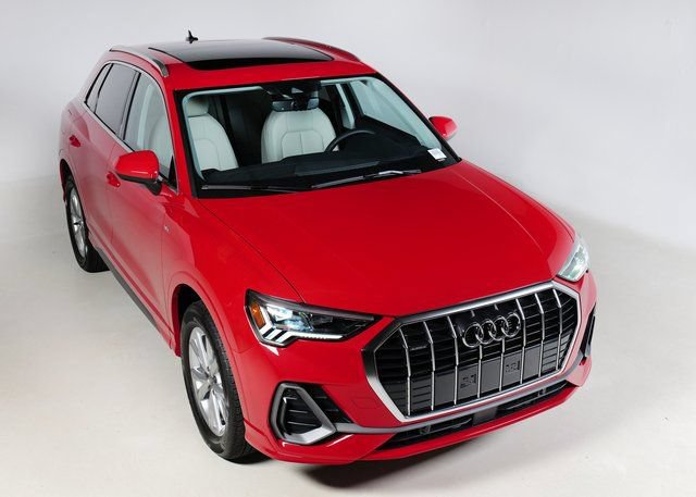 Used 2025 Audi Q3 2.0T Premium w/ Convenience Package AWD/4WD image 4
