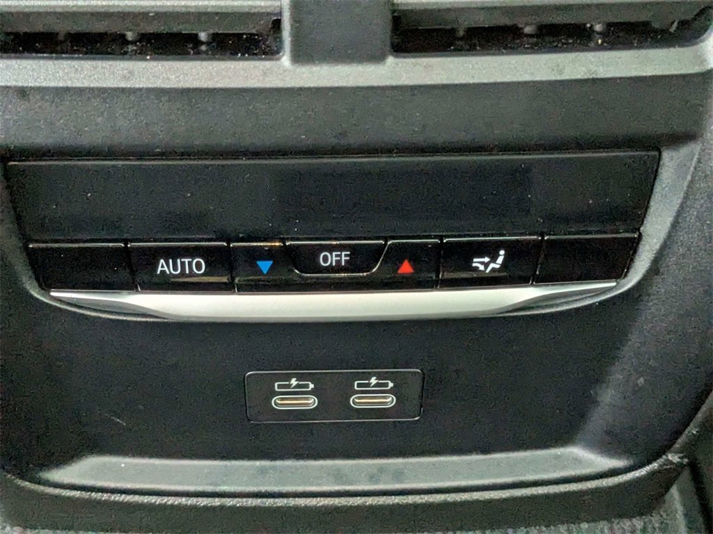 Used 2025 BMW 330i Sedan image 14