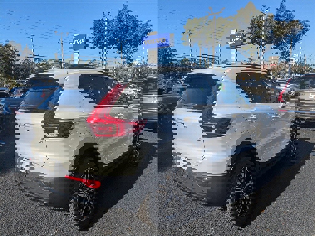 New 2026 Volvo XC40 B4 Core image 8