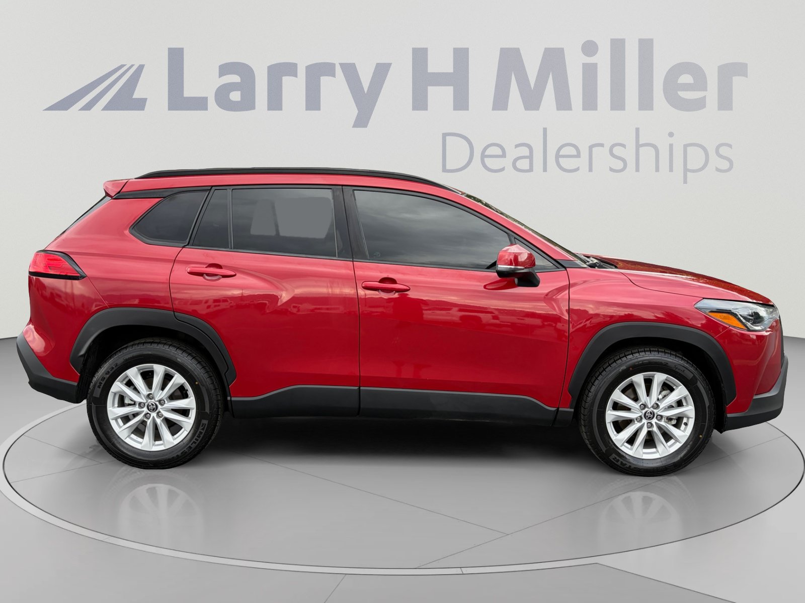 Used 2022 Toyota Corolla Cross LE w/ Moonroof Package AWD/4WD image 6