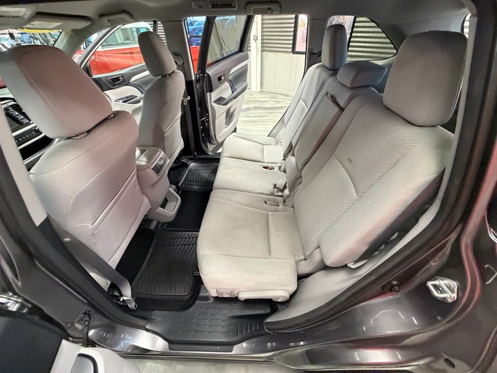 Used 2015 Toyota Highlander LE image 48