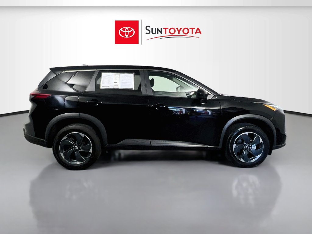 Used 2024 Nissan Rogue SV AWD/4WD image 2