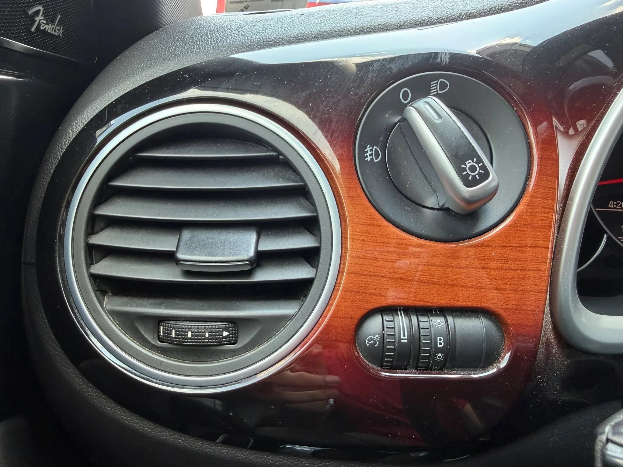 Used 2013 Volkswagen Beetle Turbo FWD image 21
