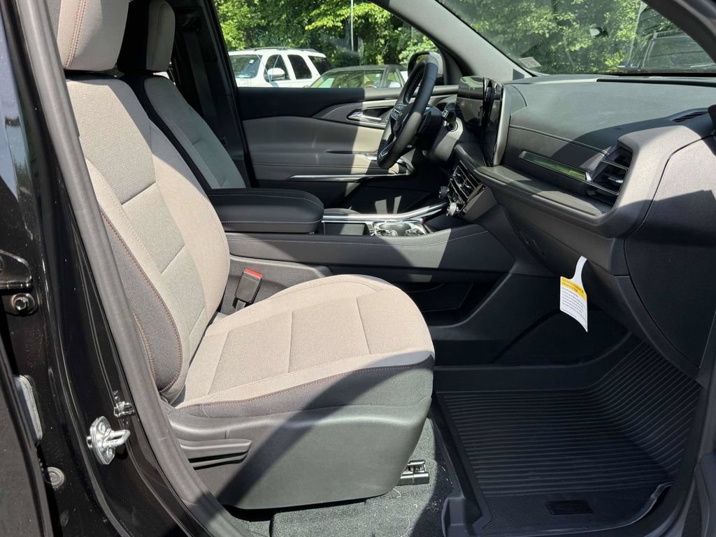 New 2026 Chevrolet Traverse LT w/ Driver Confidence Package AWD/4WD image 14