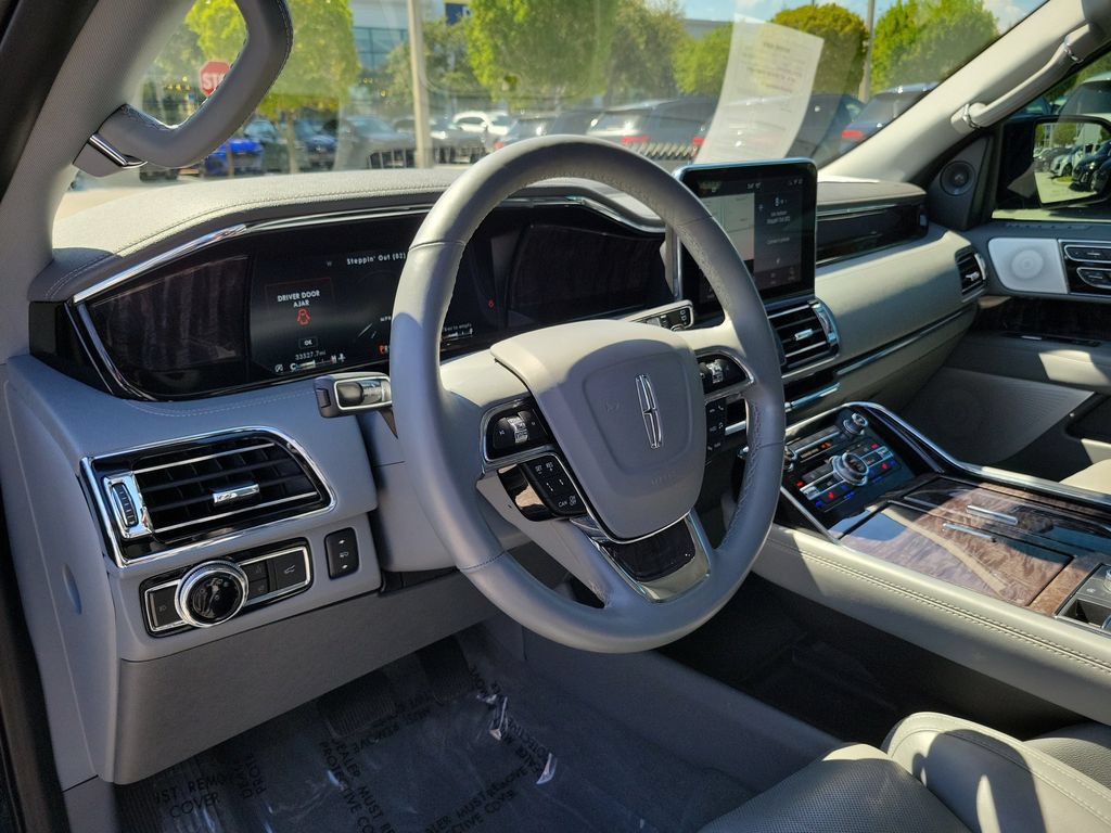 Used 2021 Lincoln Navigator Reserve w/ Luxury Package AWD/4WD image 7