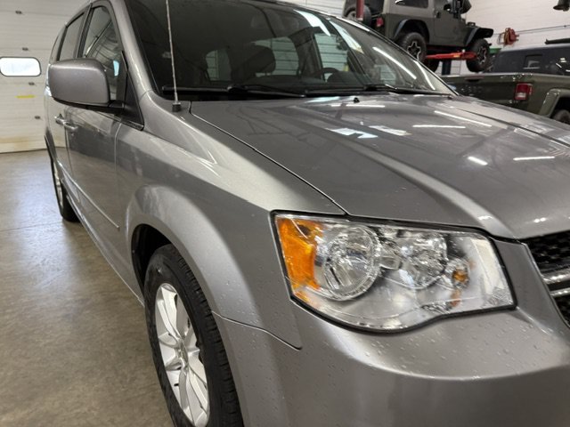 Used 2019 Dodge Grand Caravan SXT FWD image 3