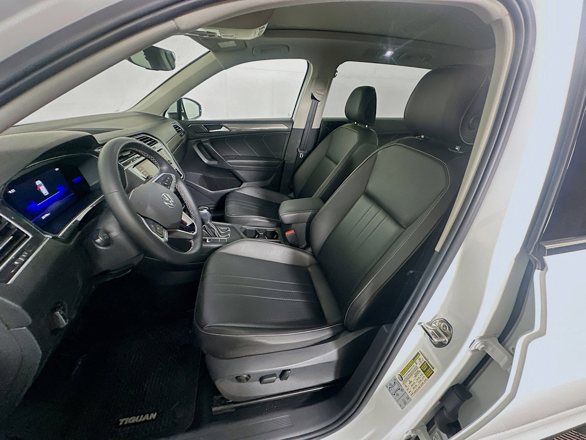 Used 2022 Volkswagen Tiguan SE FWD image 13