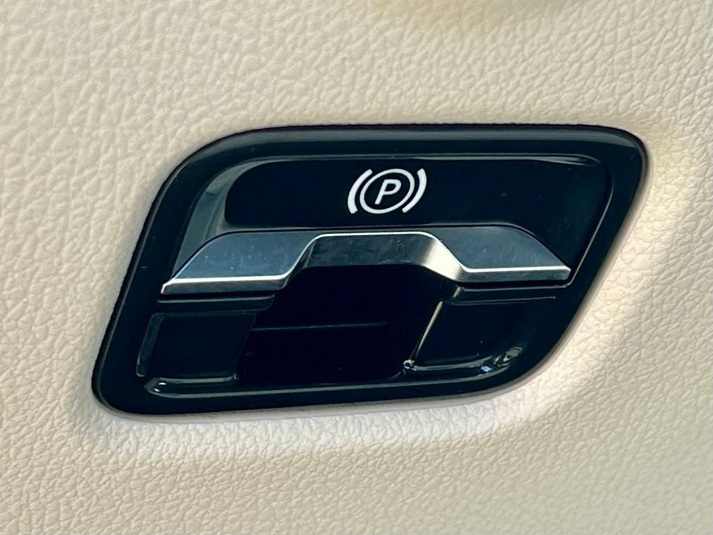 Certified 2022 Mercedes-Benz C 300 4MATIC Sedan image 31