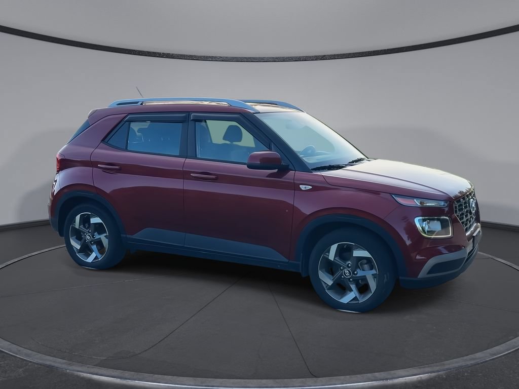 Used 2023 Hyundai Venue SEL FWD image 2