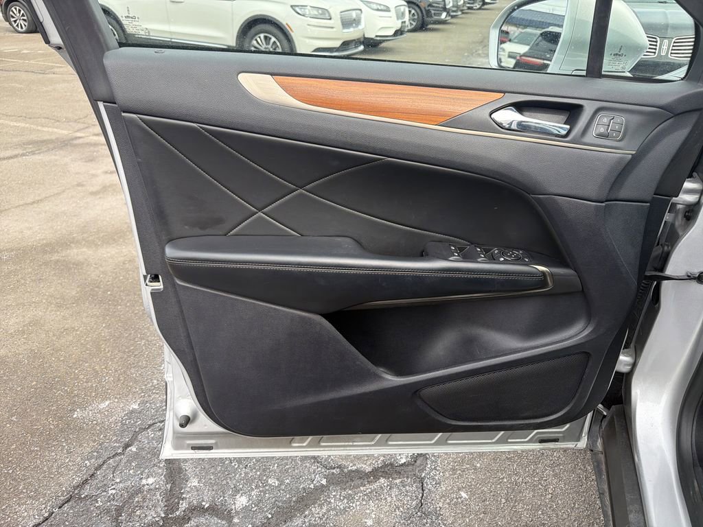 Used 2019 Lincoln MKC Reserve w/ MKC Climate Package image 10