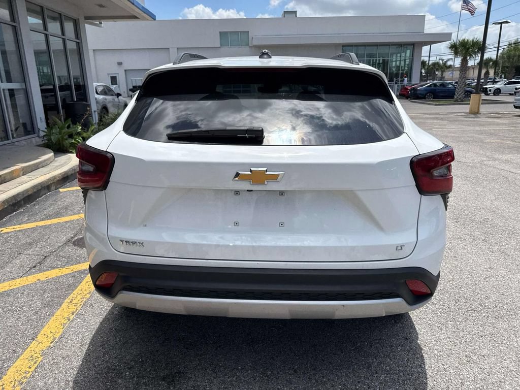 Used 2025 Chevrolet Trax LT FWD image 6