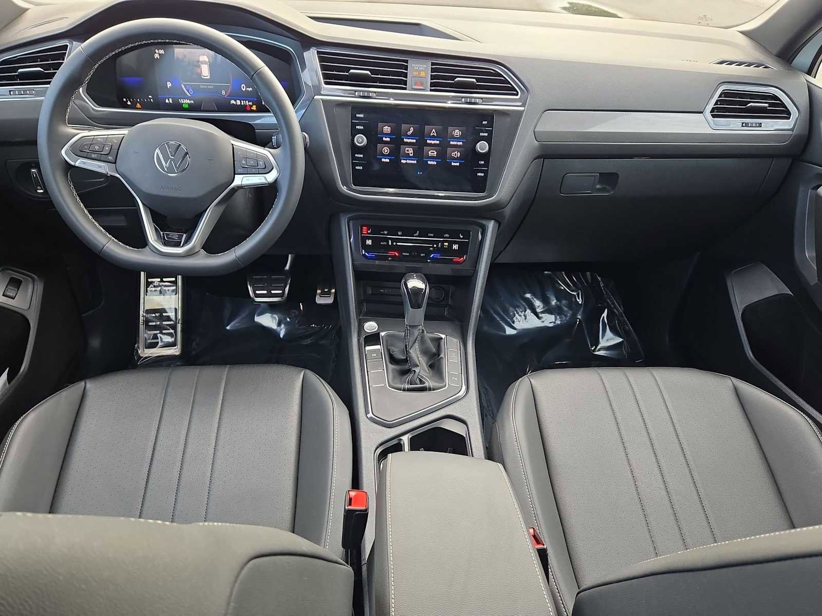 Used 2023 Volkswagen Tiguan SE R-Line image 23