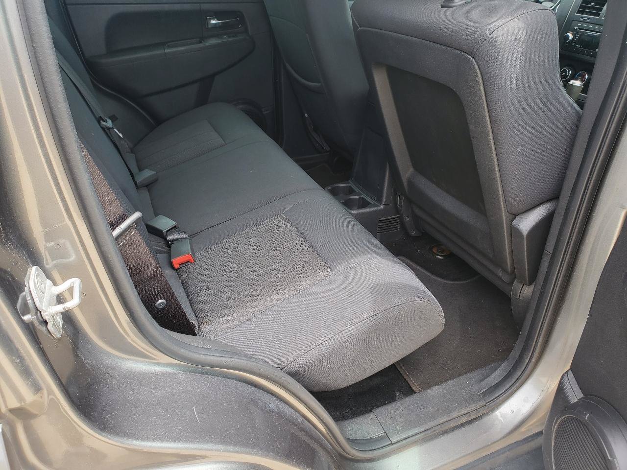 Used 2012 Jeep Liberty Sport RWD image 7