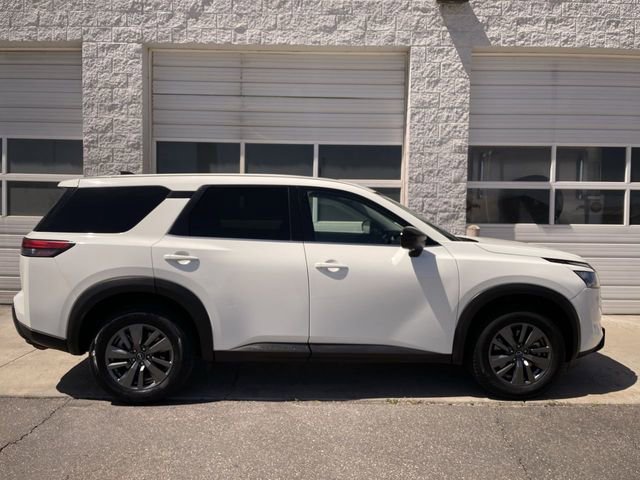 Used 2024 Nissan Pathfinder S AWD/4WD image 1