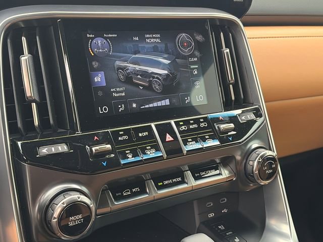 Used 2025 Lexus LX 700h Luxury w/ Appearance Package AWD/4WD image 21