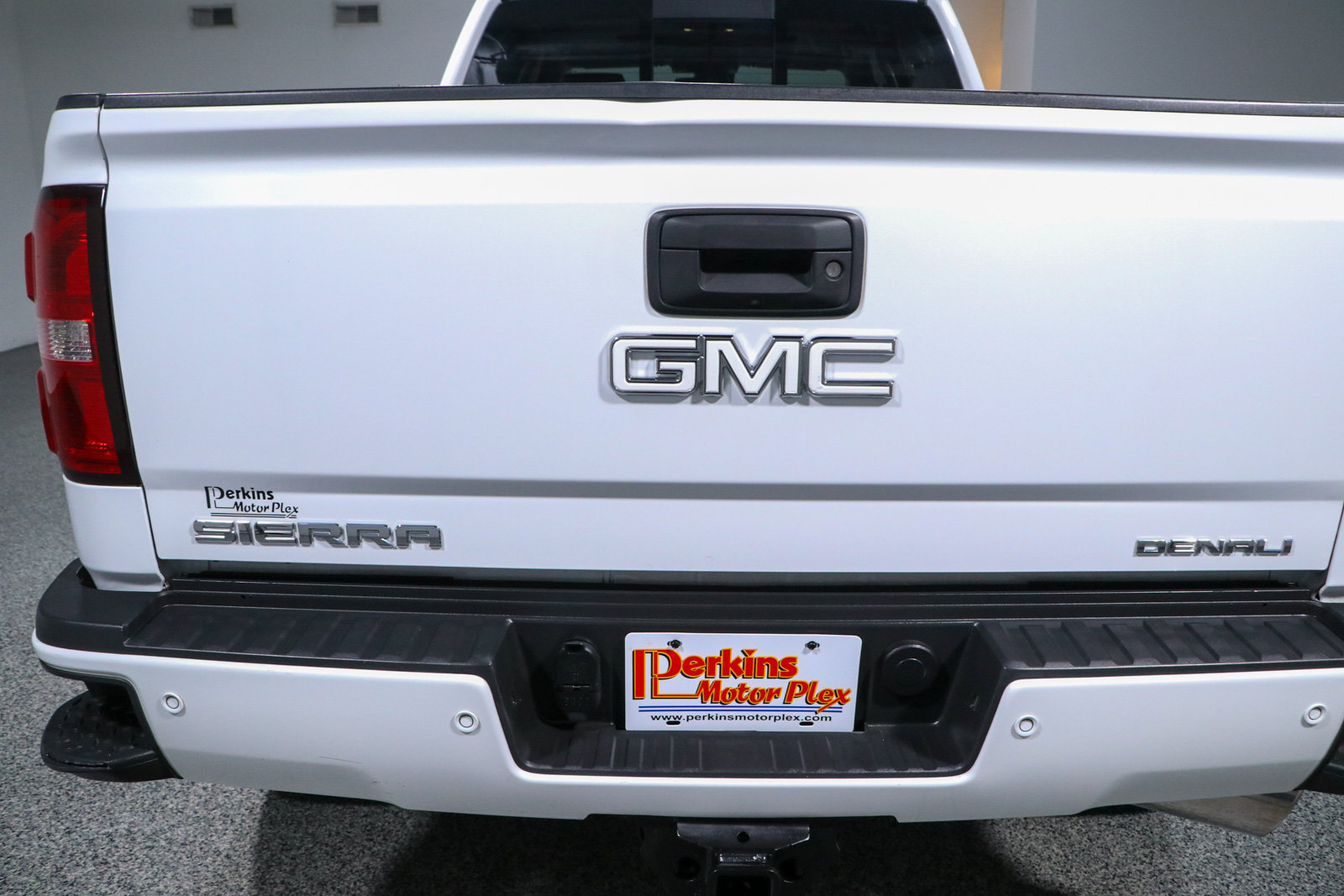 Used 2016 GMC Sierra 2500 Denali w/ Duramax Plus Package AWD/4WD image 8