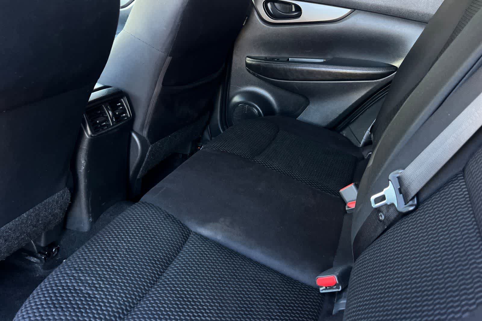 Used 2018 Nissan Rogue Sport S FWD image 5