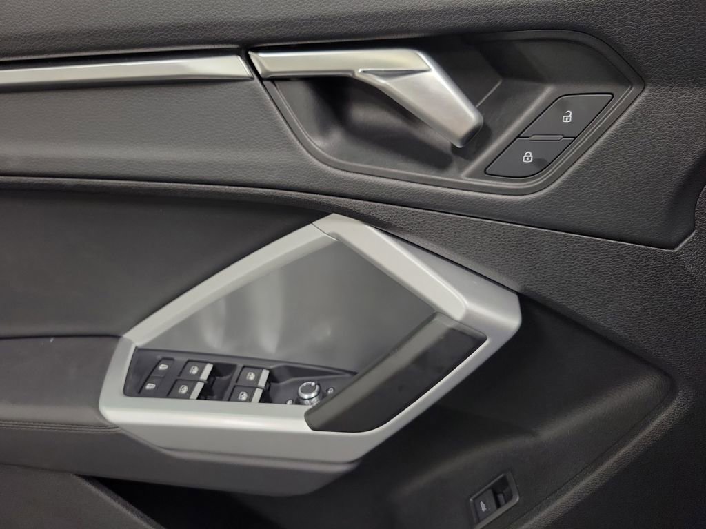 Used 2025 Audi Q3 2.0T Premium image 19