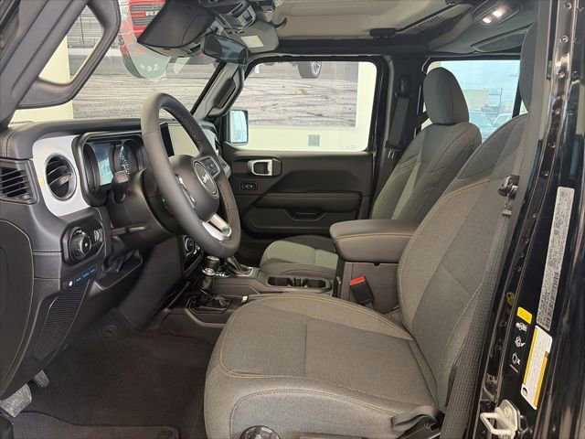 Used 2025 Jeep Wrangler Unlimited Sahara image 13