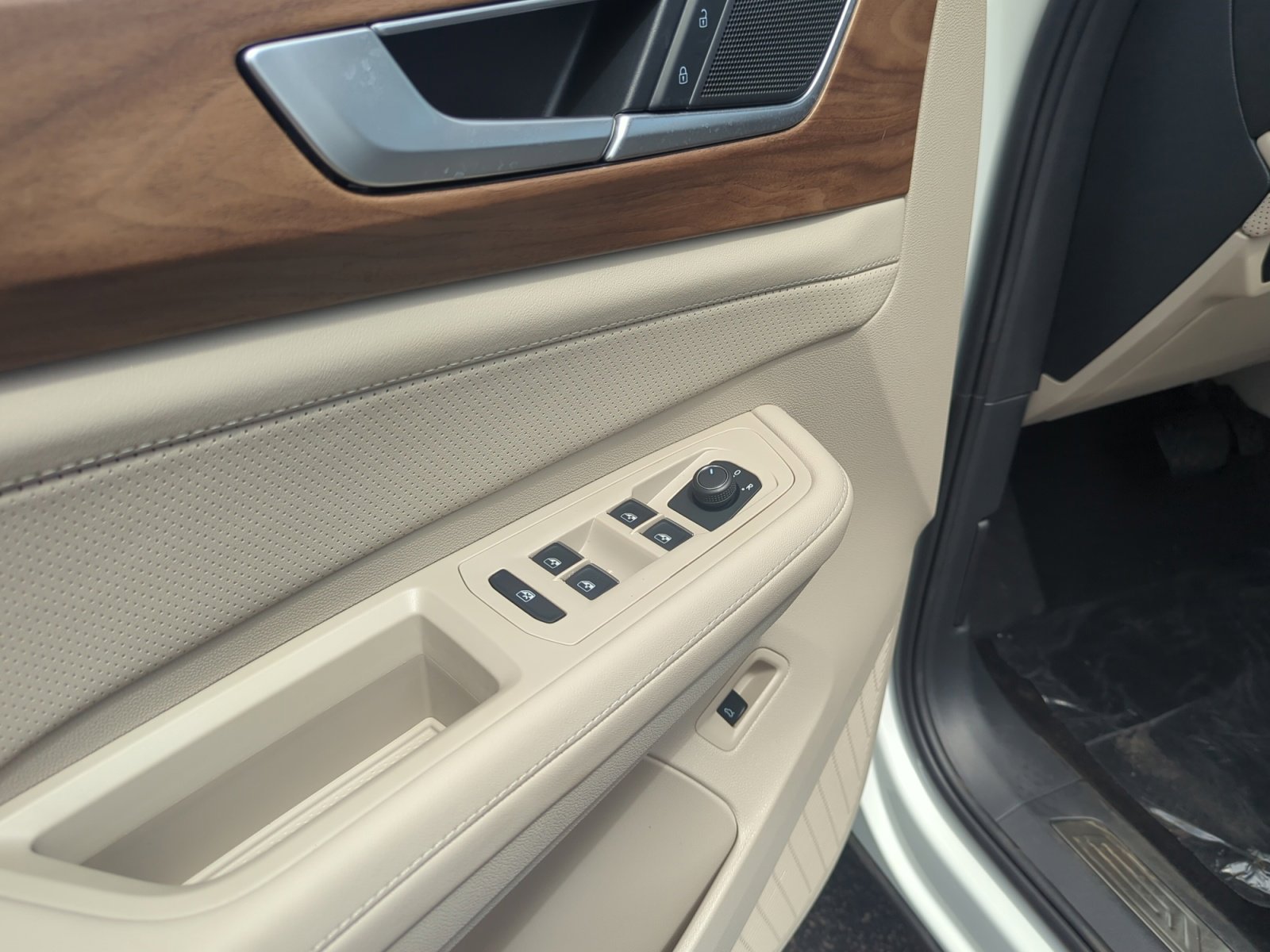 New 2026 Volkswagen Atlas SE FWD image 13