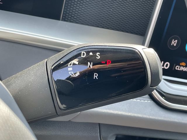 New 2026 Volkswagen Tiguan SE FWD image 16