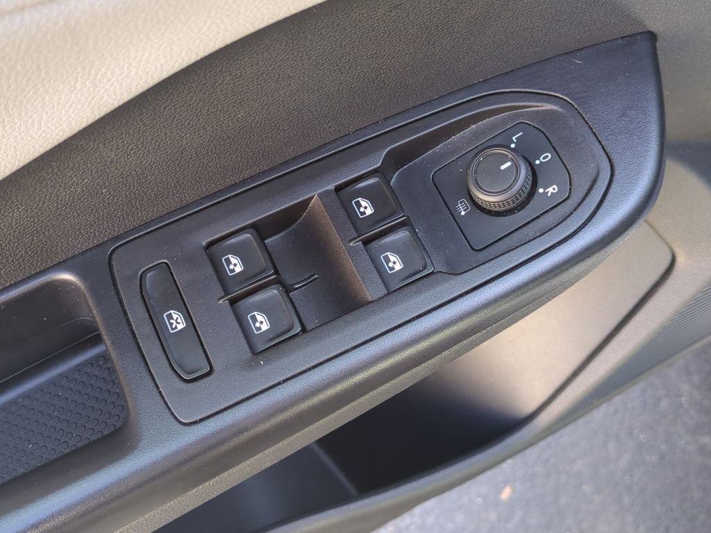 Used 2024 Volkswagen Taos SE image 13