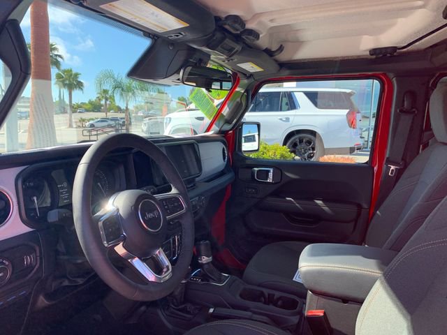 Used 2025 Jeep Wrangler Unlimited Sahara AWD/4WD image 24