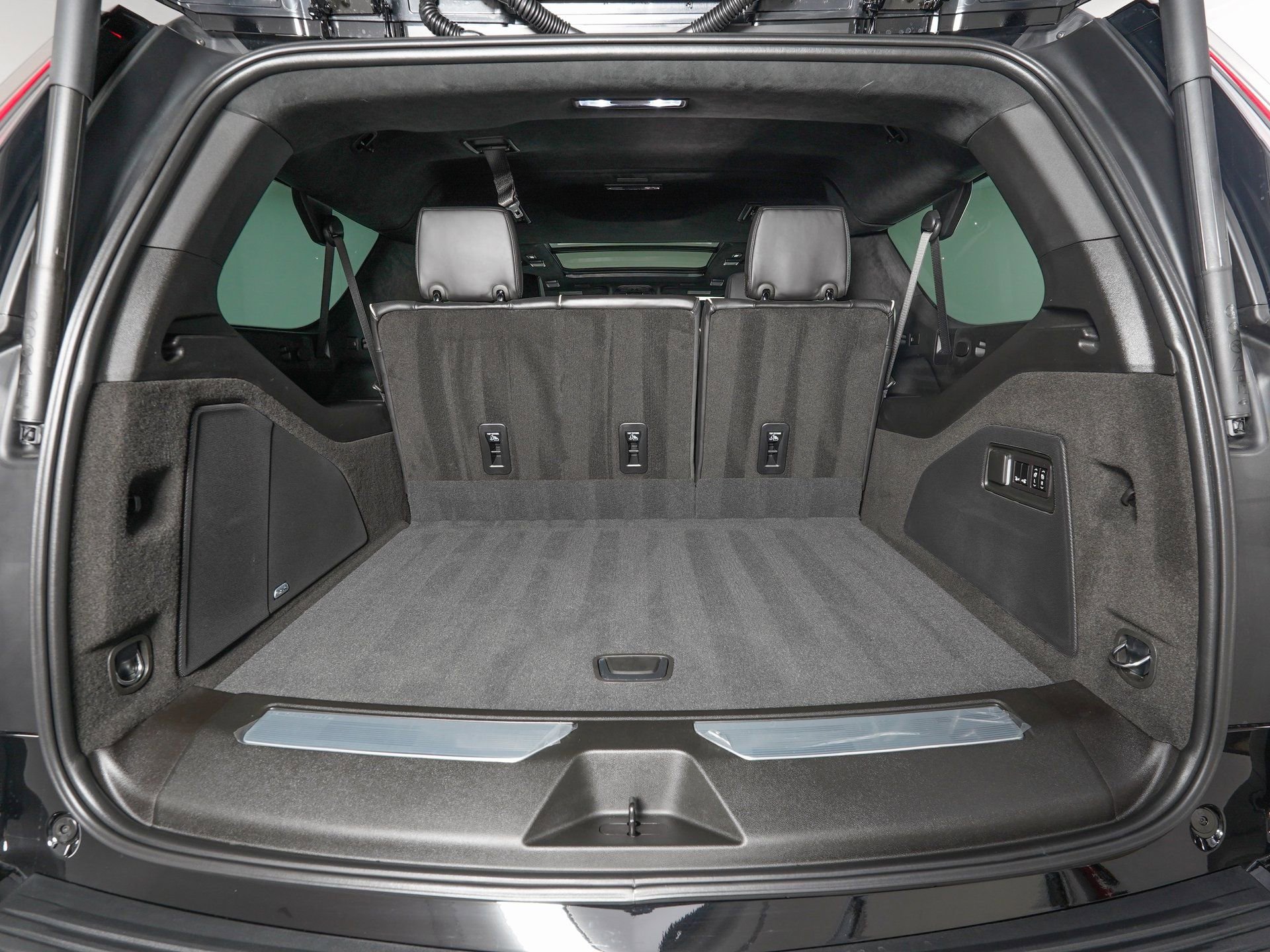 Used 2026 Cadillac Escalade ESV V image 13