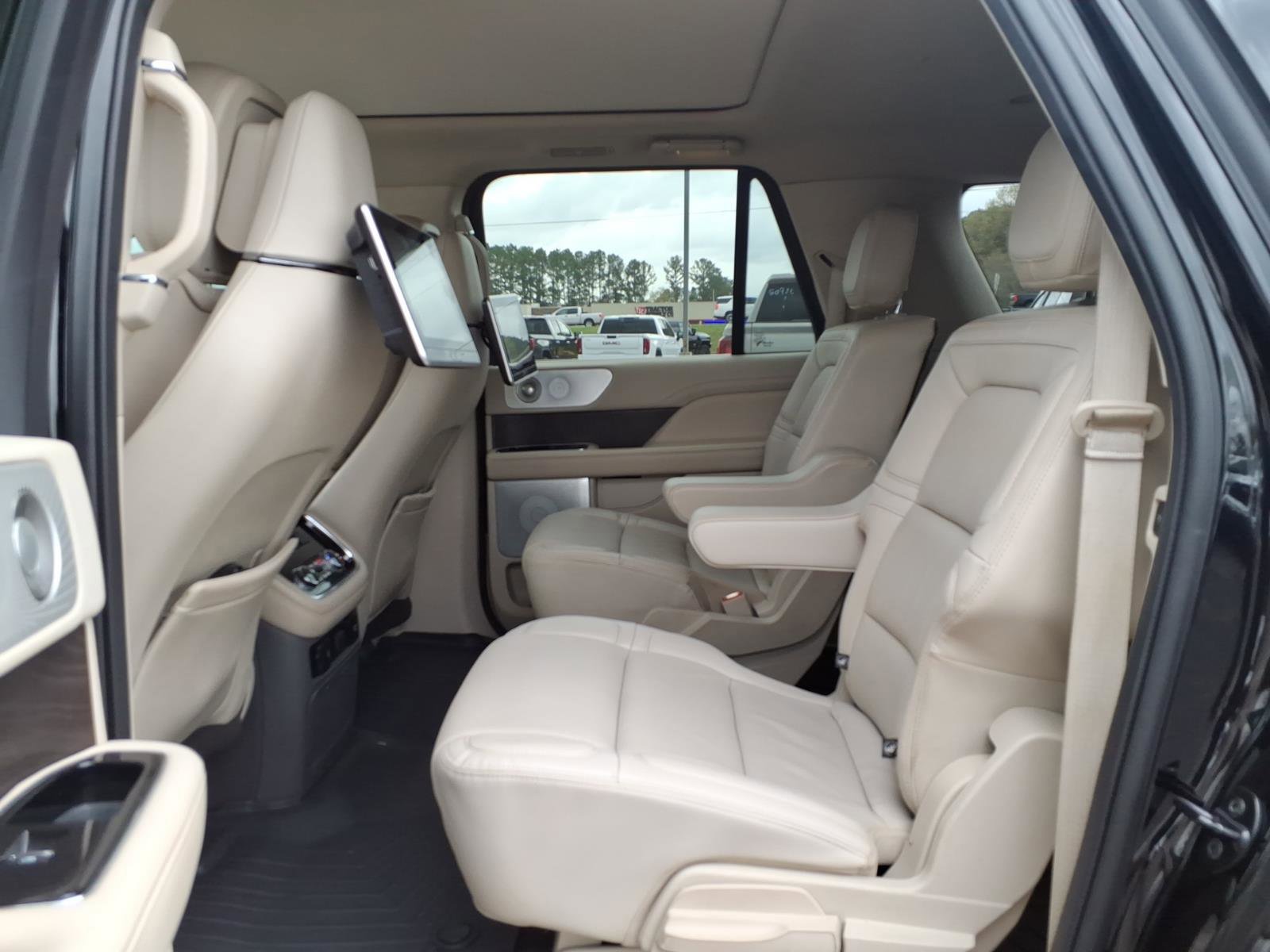 Used 2021 Lincoln Navigator L Reserve w/ Luxury Package image 22