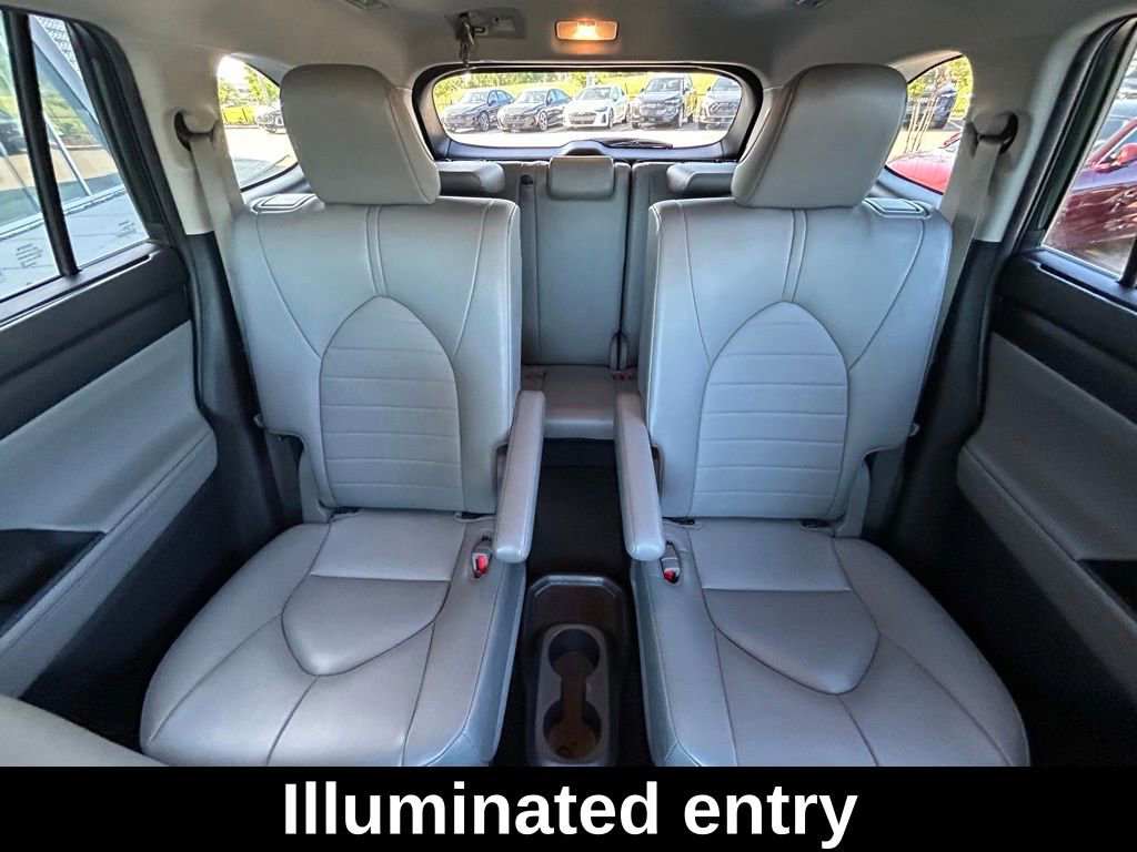 Used 2023 Toyota Highlander XLE FWD image 13
