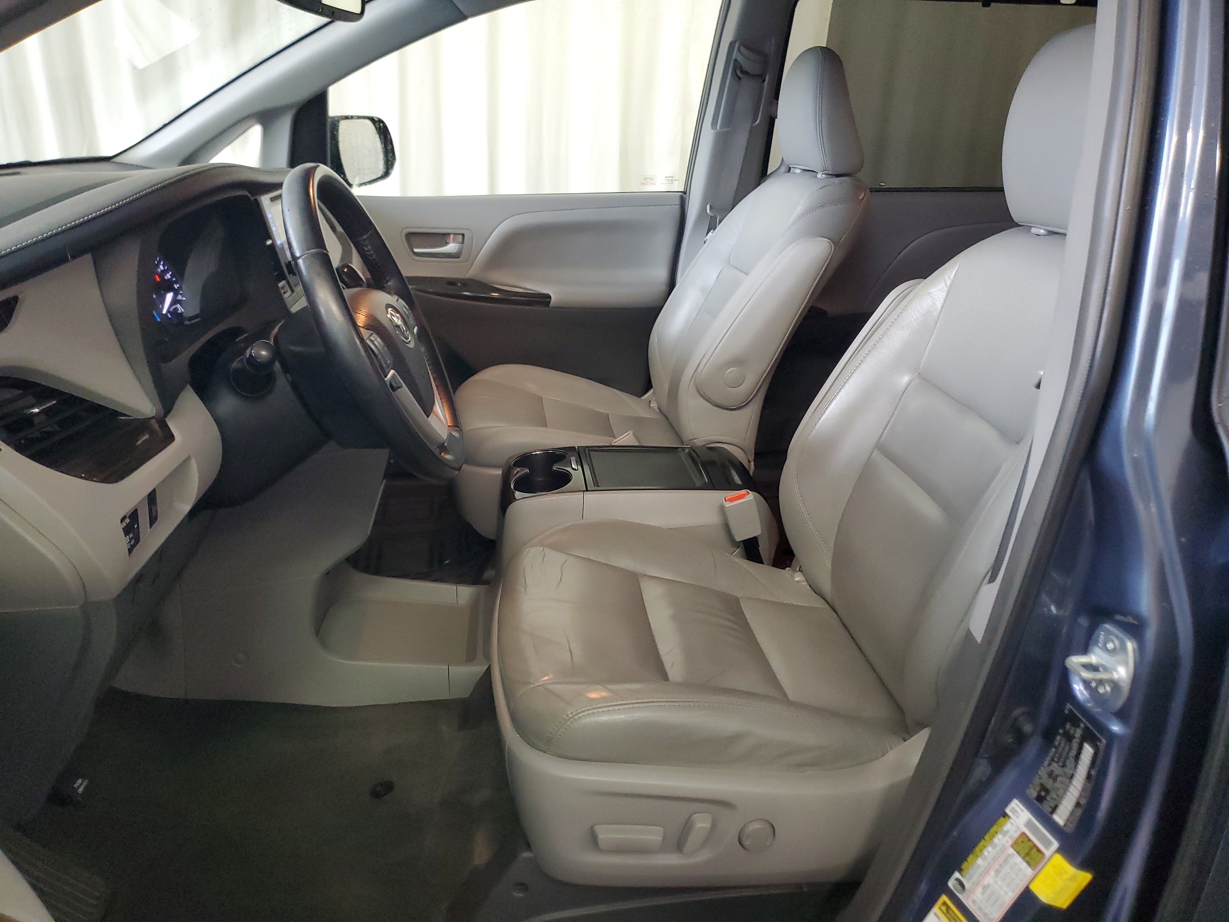 Used 2015 Toyota Sienna XLE FWD image 20
