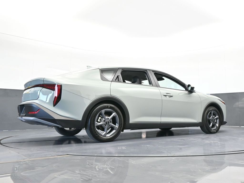 Used 2025 Kia K4 LXS image 55