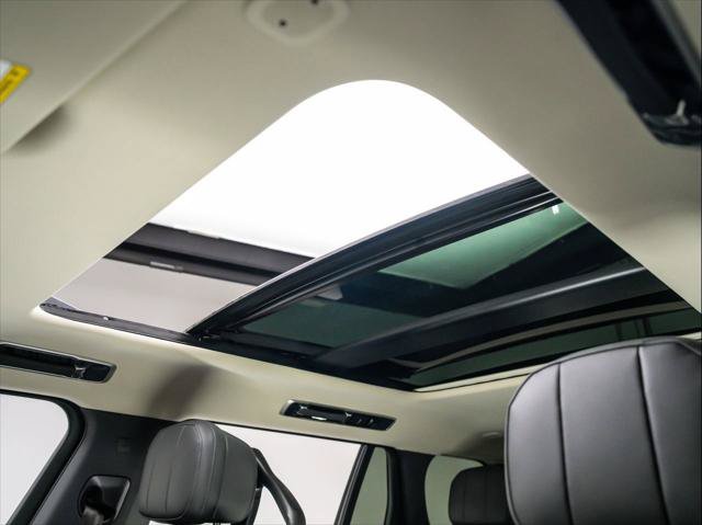 New 2026 Land Rover Range Rover Long Wheelbase SE AWD/4WD image 13