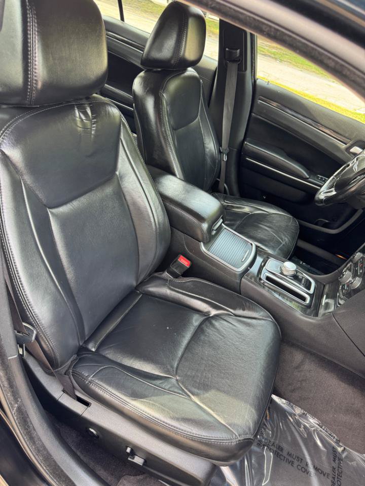 Used 2017 Chrysler 300 Limited RWD image 17
