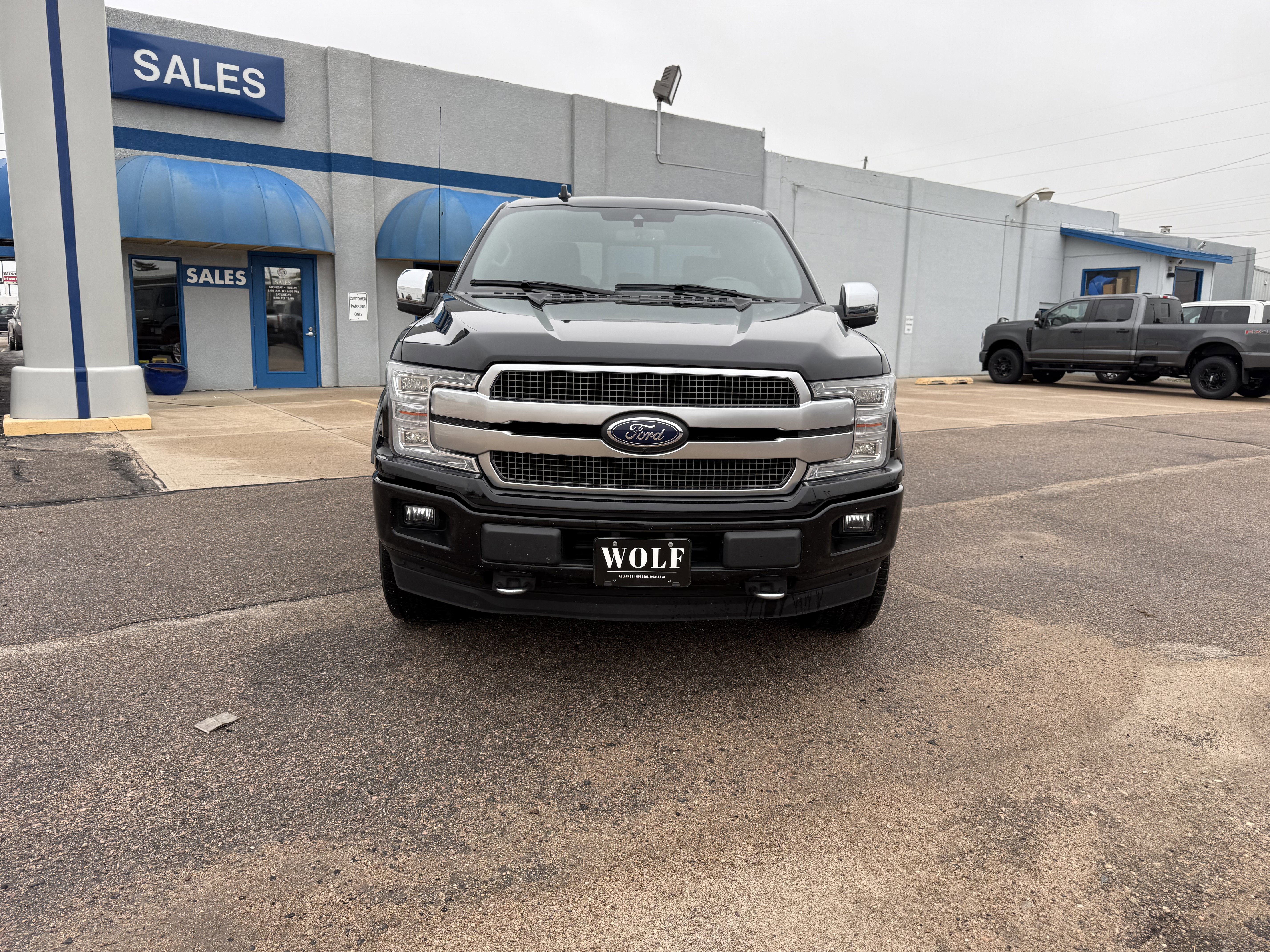 Used 2019 Ford F150 Platinum w/ Equipment Group 701A Luxury image 3