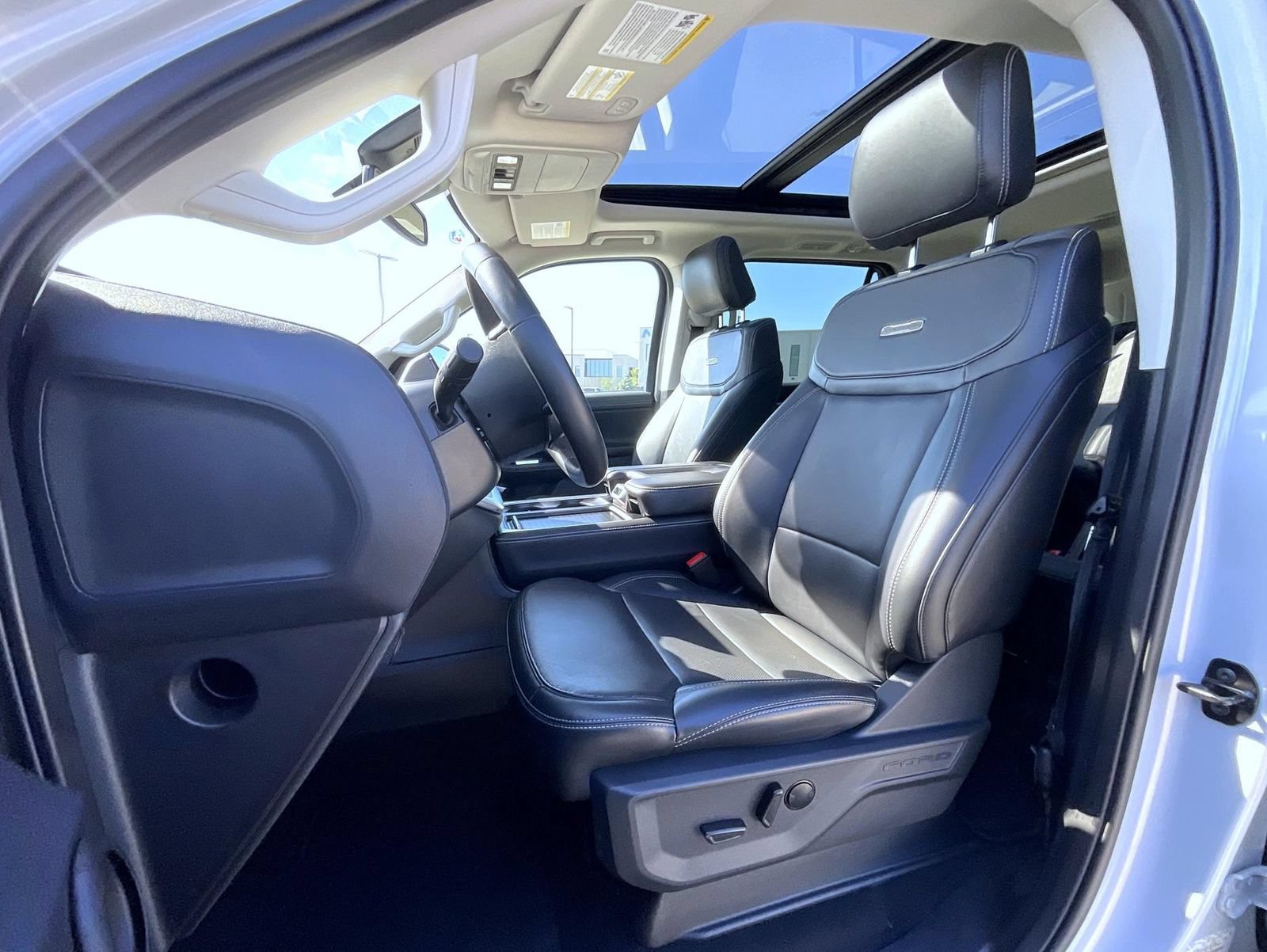 Used 2025 Ford Expedition Platinum AWD/4WD image 11