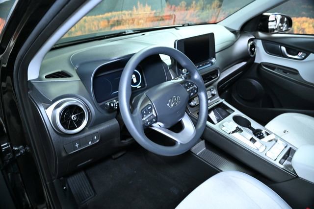 Used 2023 Hyundai Kona SE w/ Cargo Package image 22