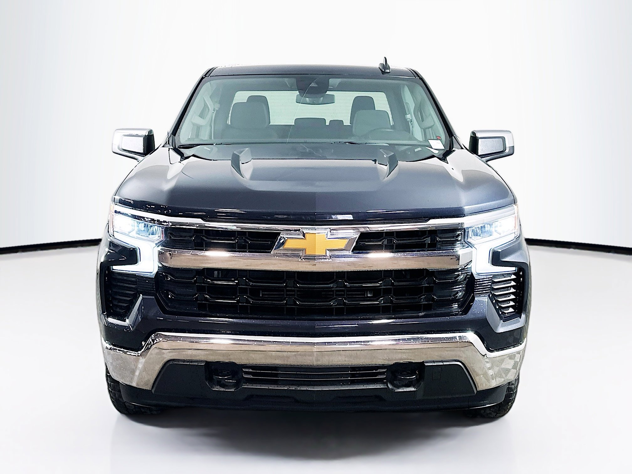 Used 2024 Chevrolet Silverado 1500 LT image 2