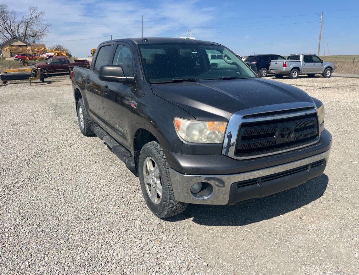 Used 2013 Toyota Tundra 4x4 CrewMax w/ Tow Pkg image 3