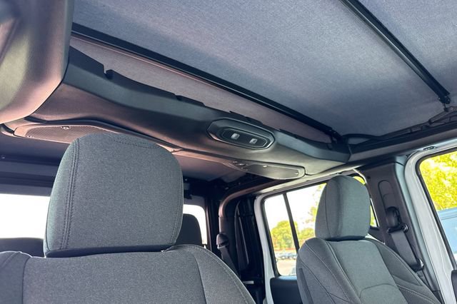 New 2025 Jeep Gladiator Willys AWD/4WD image 16