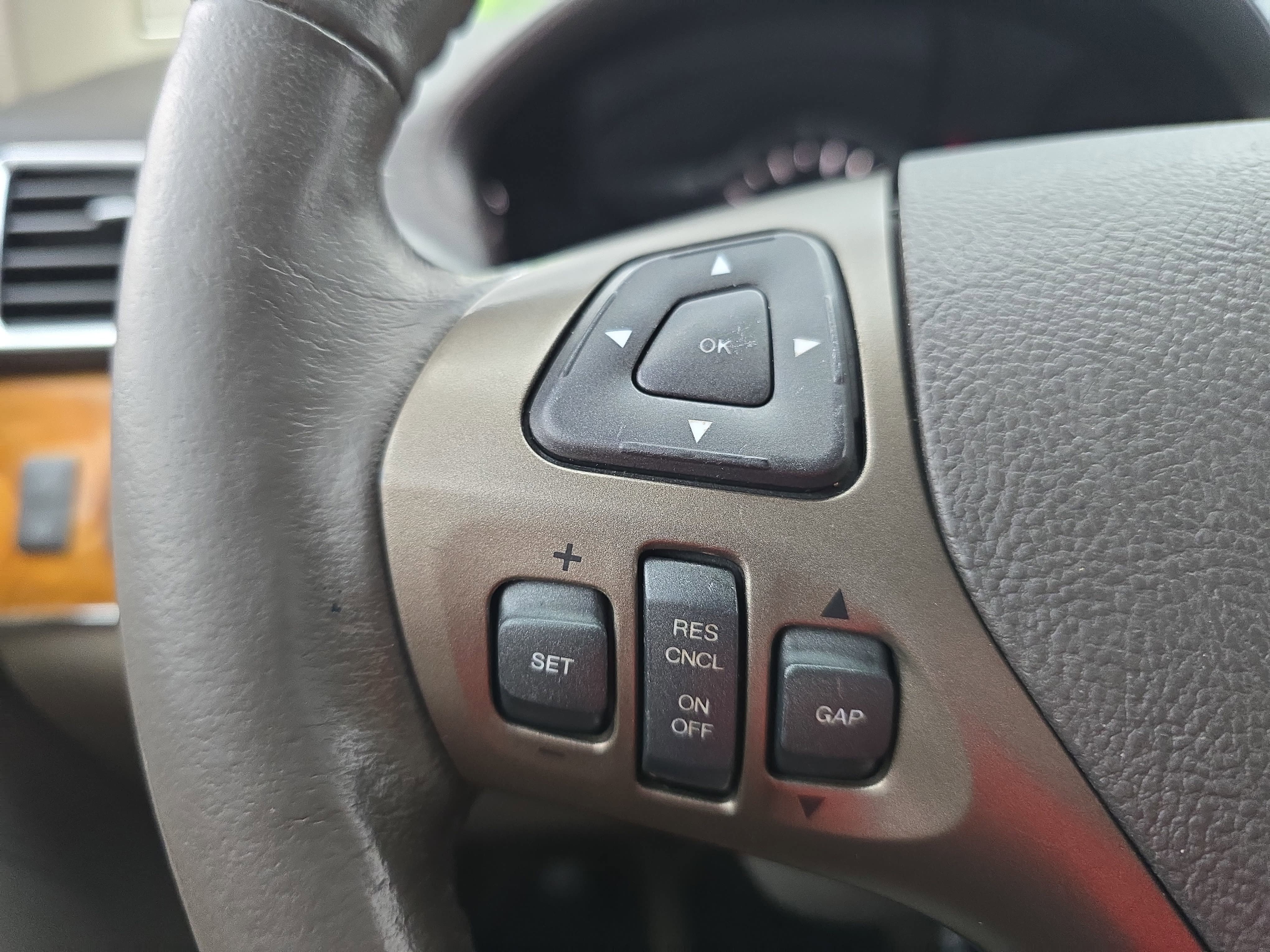 Used 2012 Lincoln MKX FWD image 17