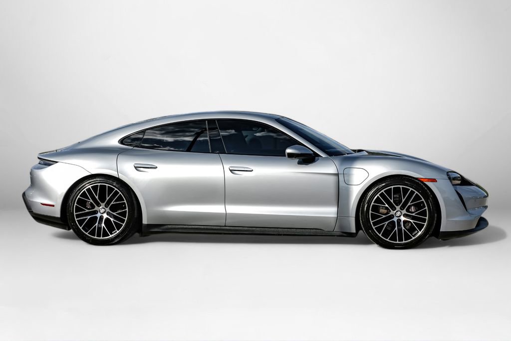 Used 2022 Porsche Taycan image 5
