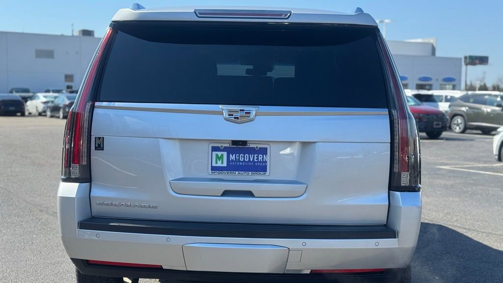 Used 2019 Cadillac Escalade Luxury w/ LPO, Radiant Package image 4