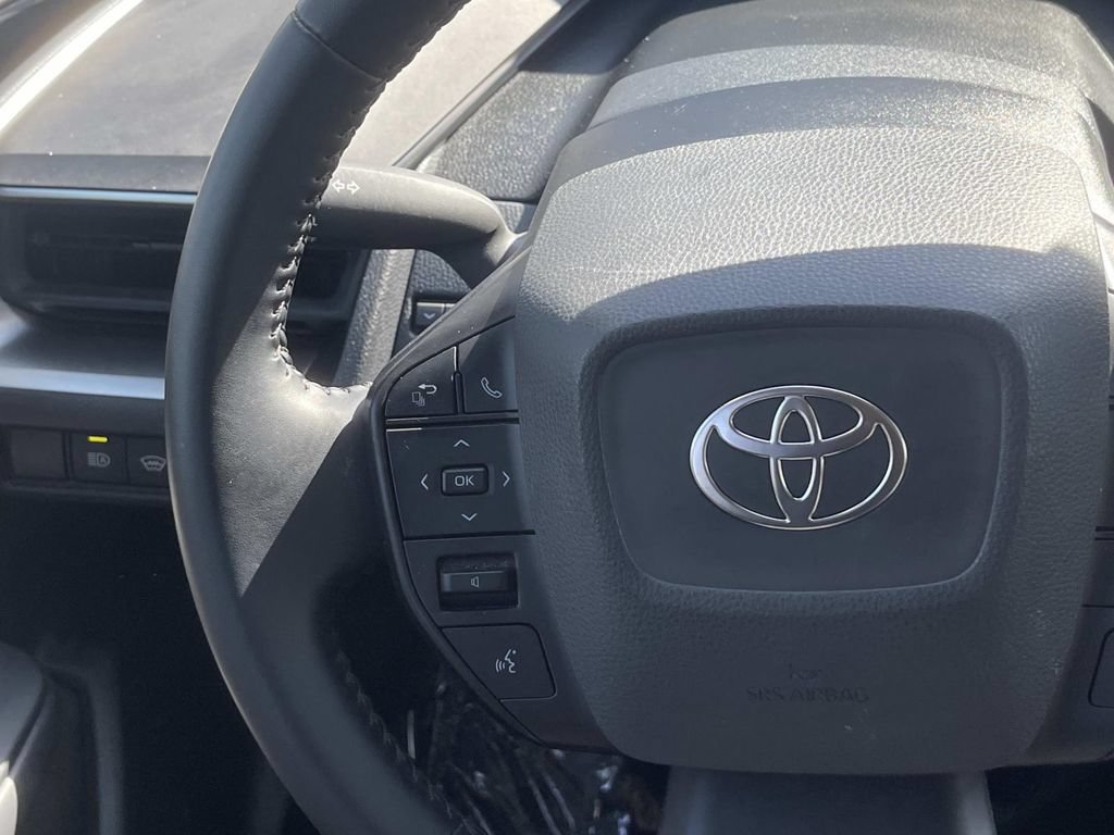 Used 2025 Toyota Prius LE FWD image 10