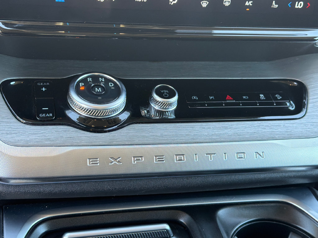 Used 2025 Ford Expedition Platinum AWD/4WD image 33