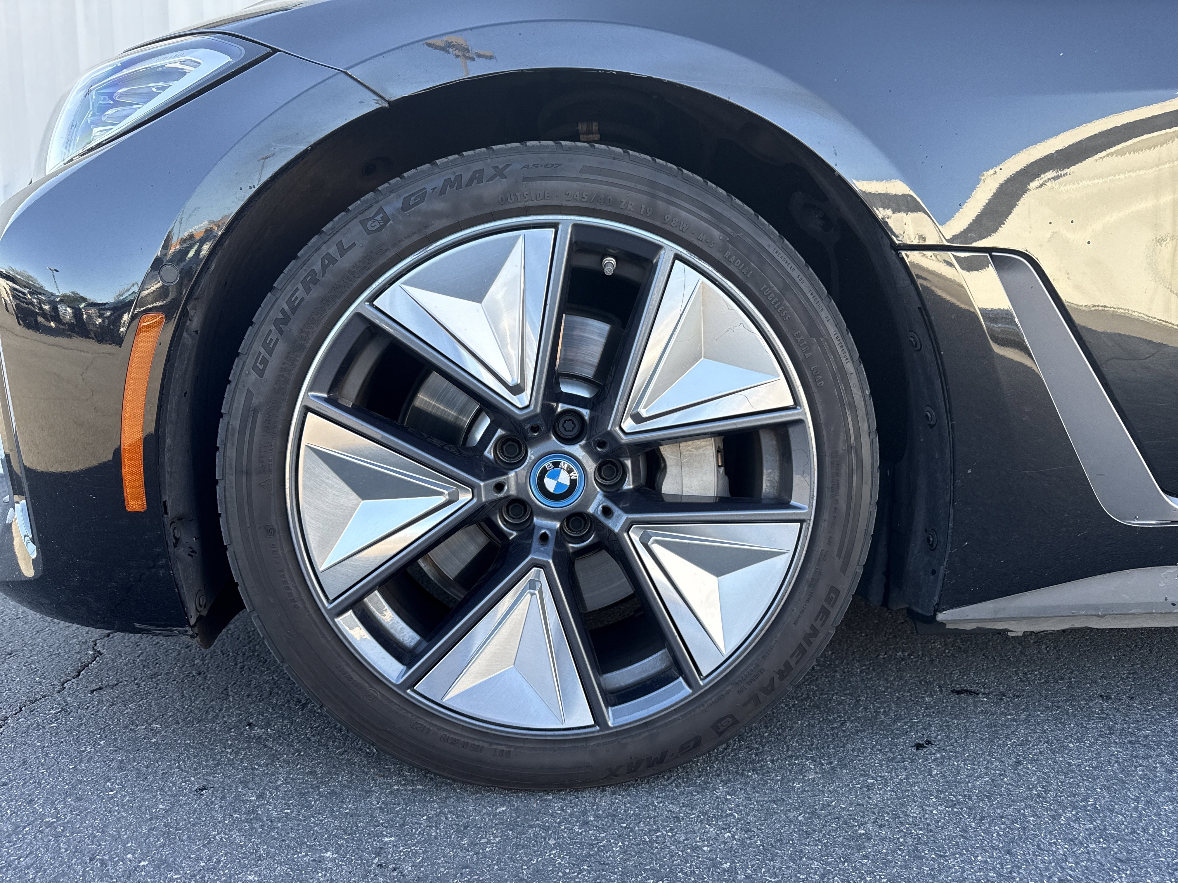 Used 2023 BMW i4 eDrive40 image 5