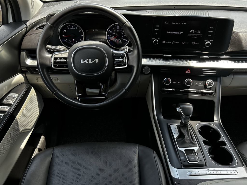 Used 2023 Kia Carnival LX FWD image 13
